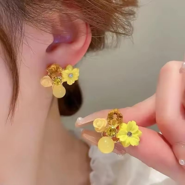 Flower Crystal Korean Earrings – Elegant Women’s Fashion Jewelry Flower Crystal Korean Earrings – Elegant Women’s Fashion Jewelry