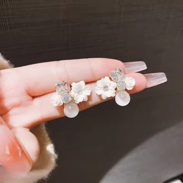 Flower Crystal Korean Earrings – Elegant Women’s Fashion Jewelry Flower Crystal Korean Earrings – Elegant Women’s Fashion Jewelry